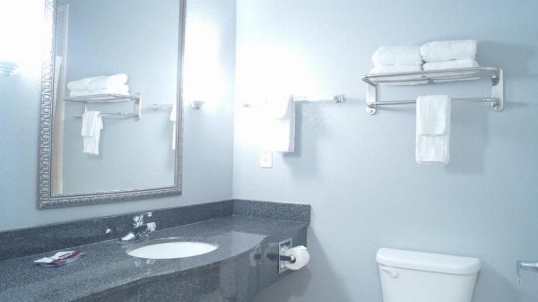 Magnolia Inn and Suites Olive Branch image 11